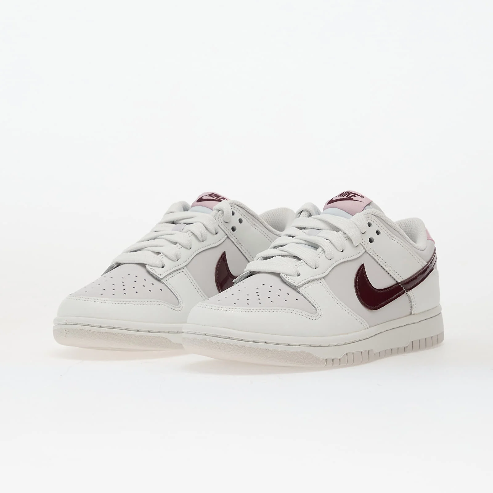 Nike Dunk: легендарные кроссовки, покорившие мир уличной моды